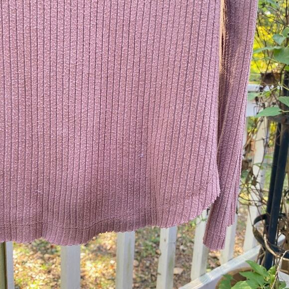 Wild Fable Mauve Rose Soft Ribbed V-Neck Top - Picture 4 of 6